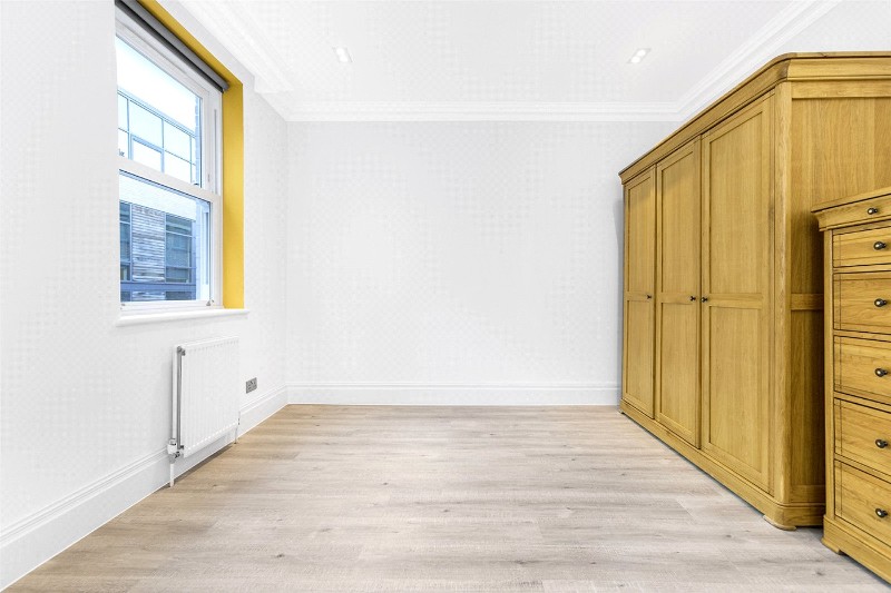 Chenies Mews, London, WC1E