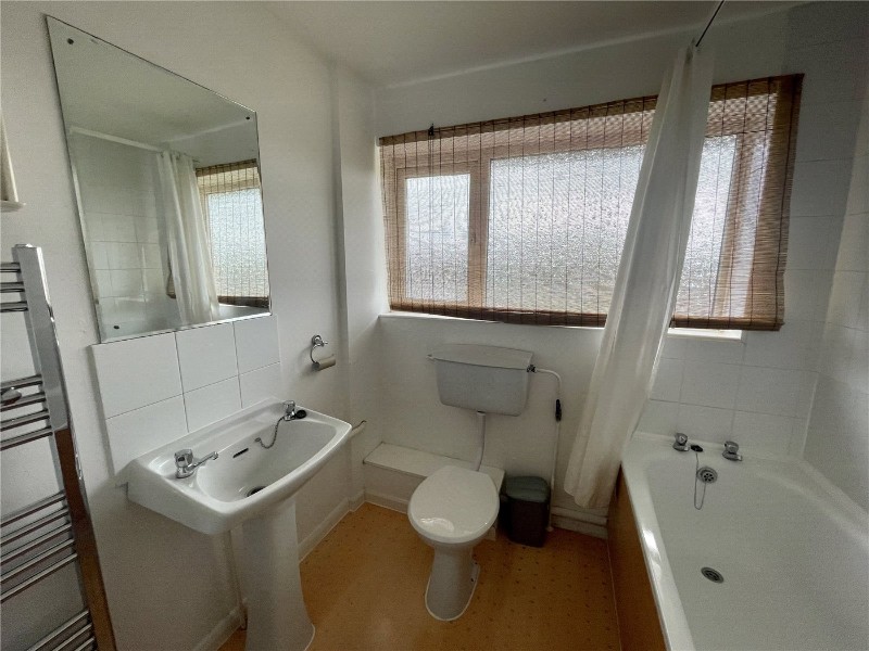 Dollis Drive, Farnham, GU9