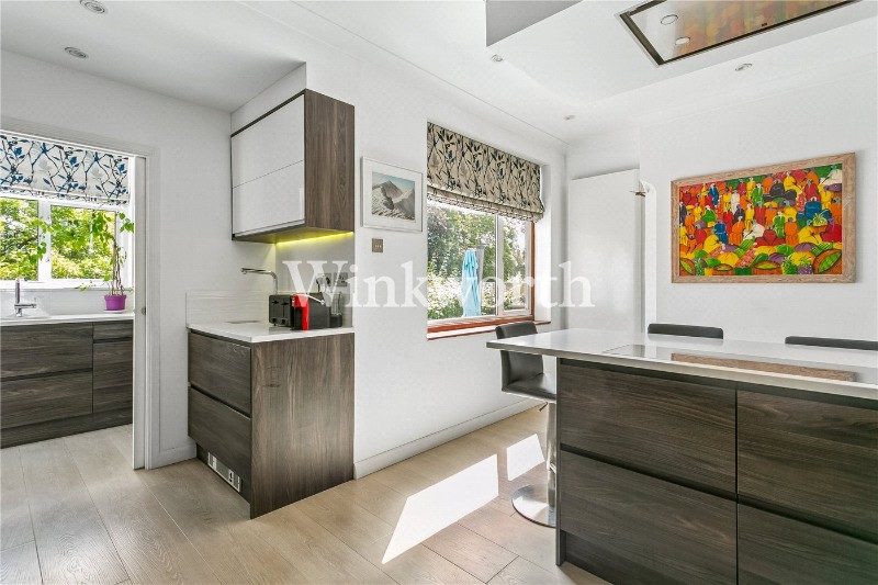 Broomfield Avenue, London, N13