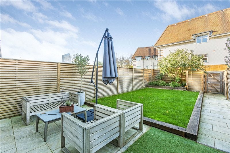 Beverley Road, Barnes, London, SW13