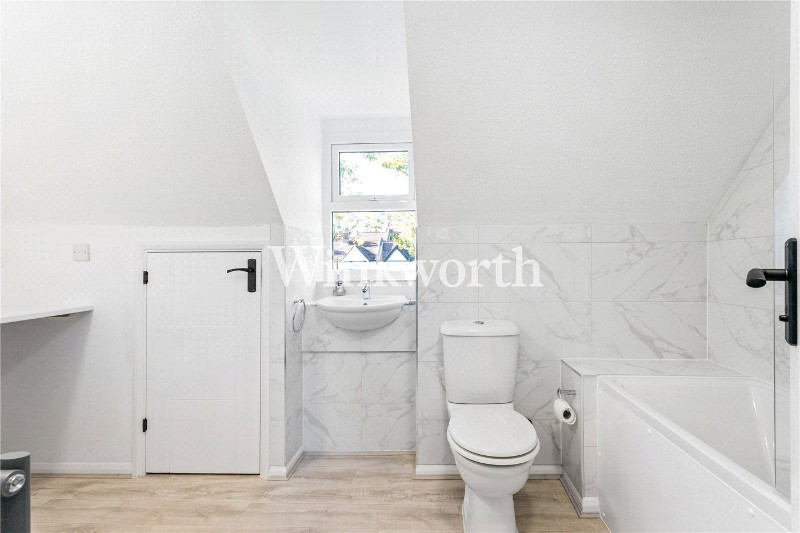 Pilgrims Close, London, N13