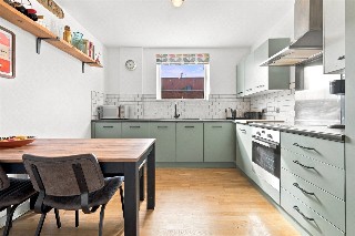 Bathurst Square, London, N15