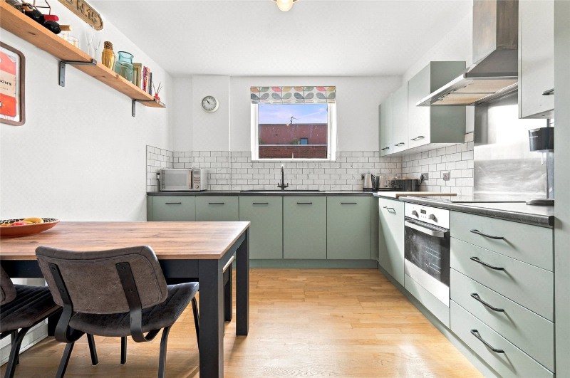 Bathurst Square, London, N15