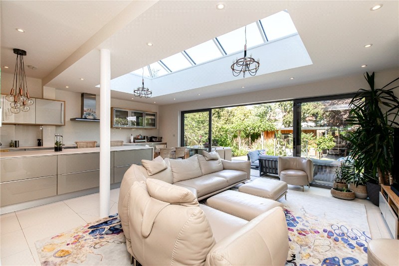 Gunnersbury Avenue, London, W5
