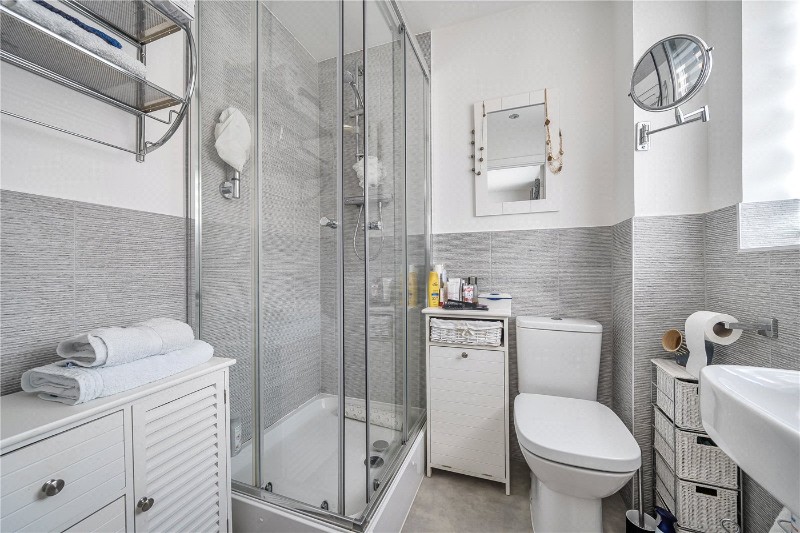 Cascade Way, Farnham, Surrey, GU9