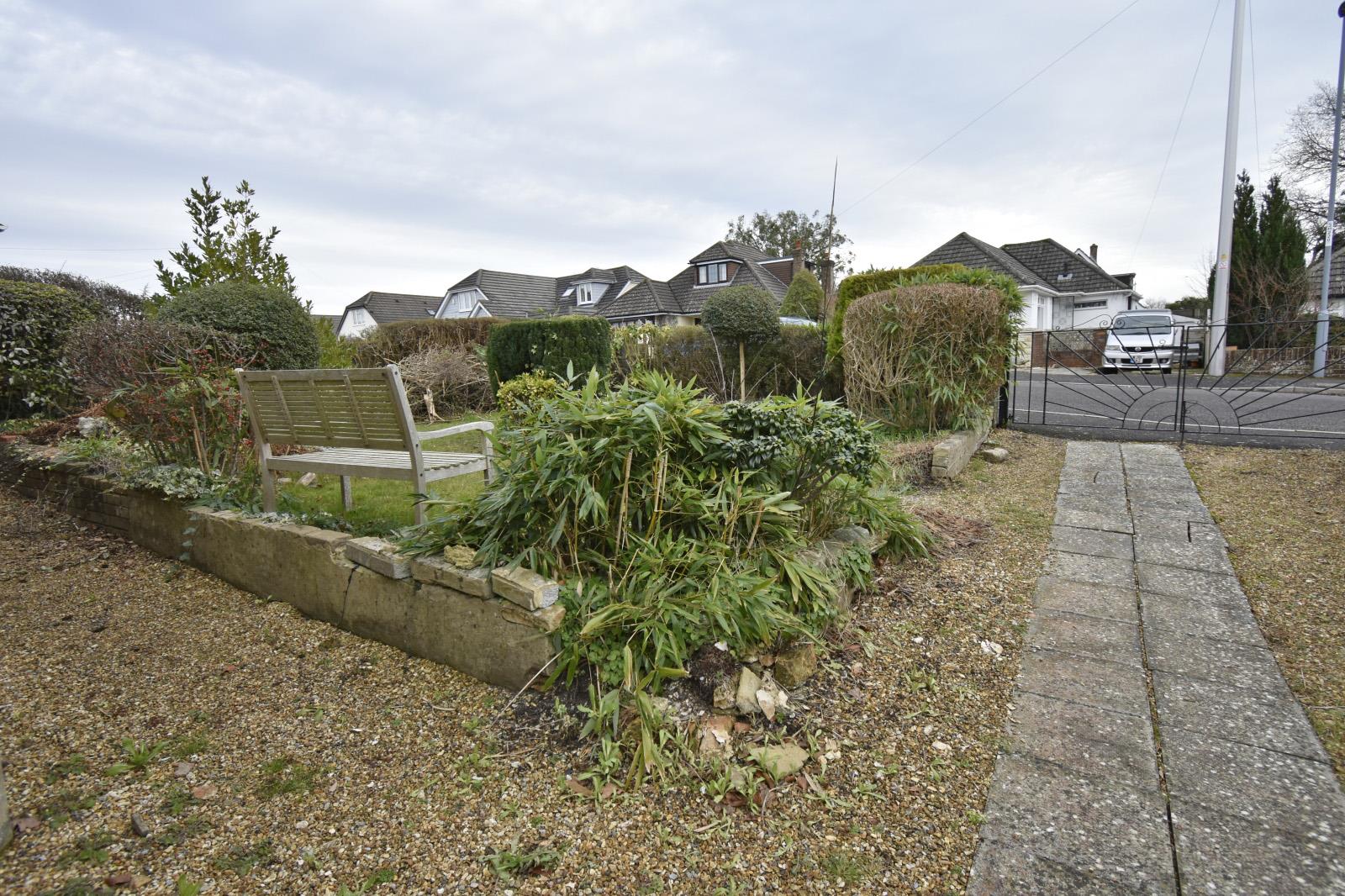 A FRONT GARDEN.JPG