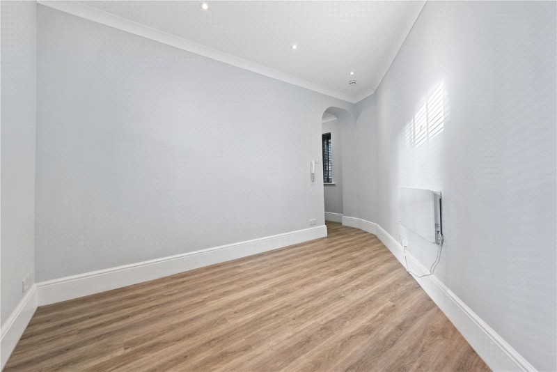 High Road, London, NW10