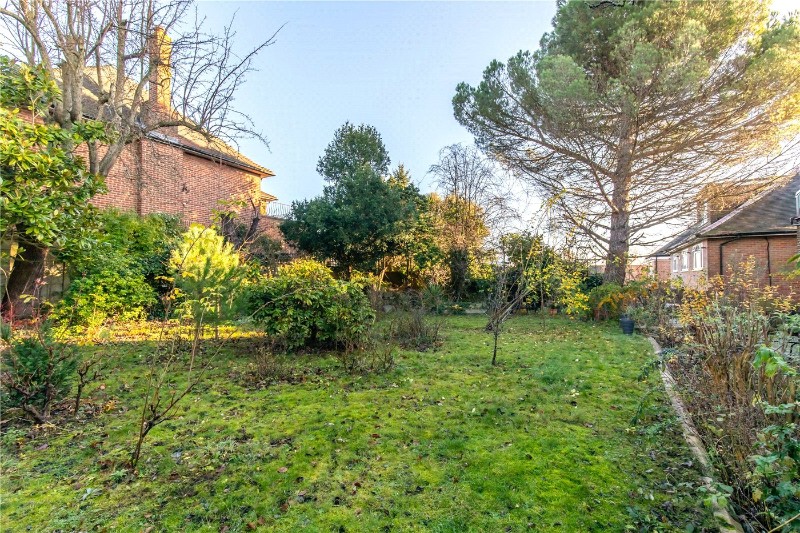 Dallas Road, London, W5