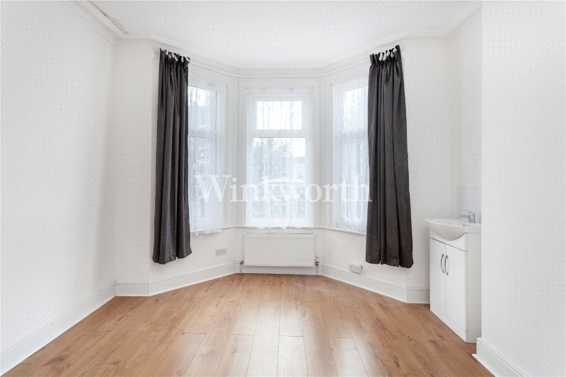 Chesterfield Gardens, Ground Floor Flat, London, N4