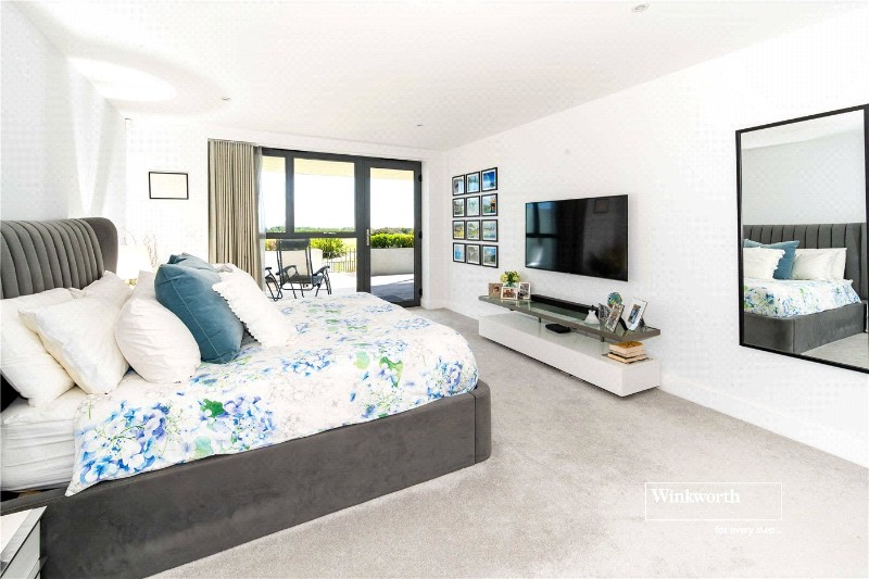 Wharncliffe Road, Highcliffe, Christchurch, Dorset, BH23