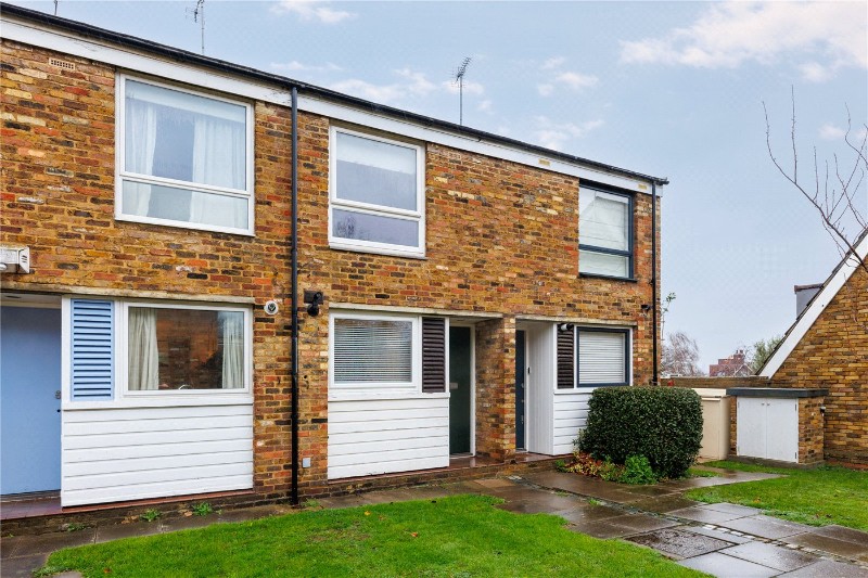 North Lodge Close, London, SW15