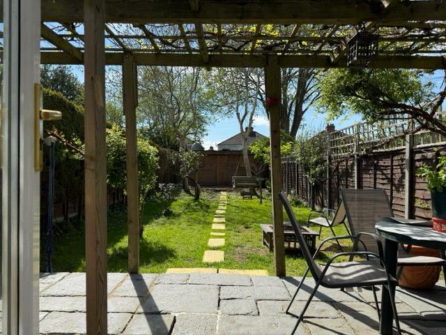 Bourneside Road, Addlestone, Surrey, KT15