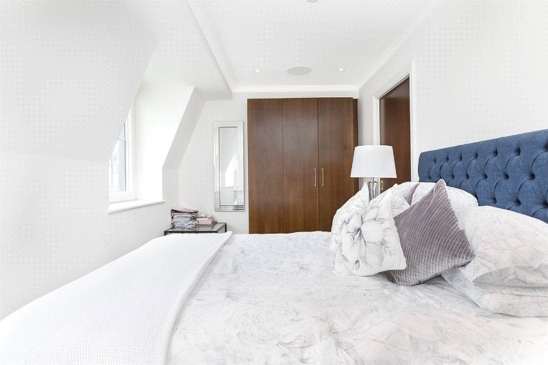 Bull Inn Court, London, WC2R