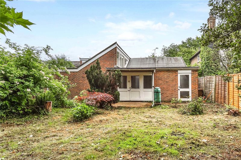 Dragon Street, Petersfield, Hampshire, GU31