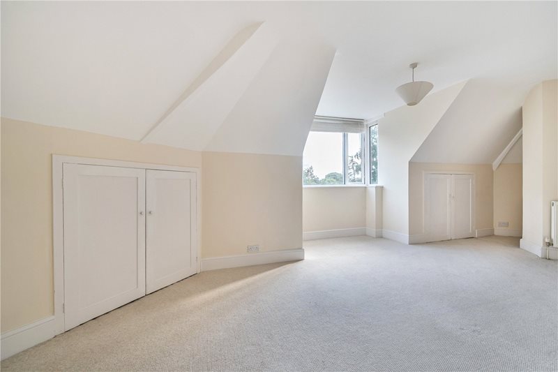 Shortheath Road, Farnham, Surrey, GU9