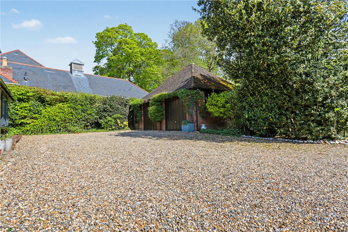 Garage/Driveway