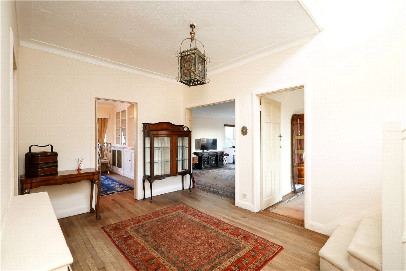 Dallas Road, London, W5