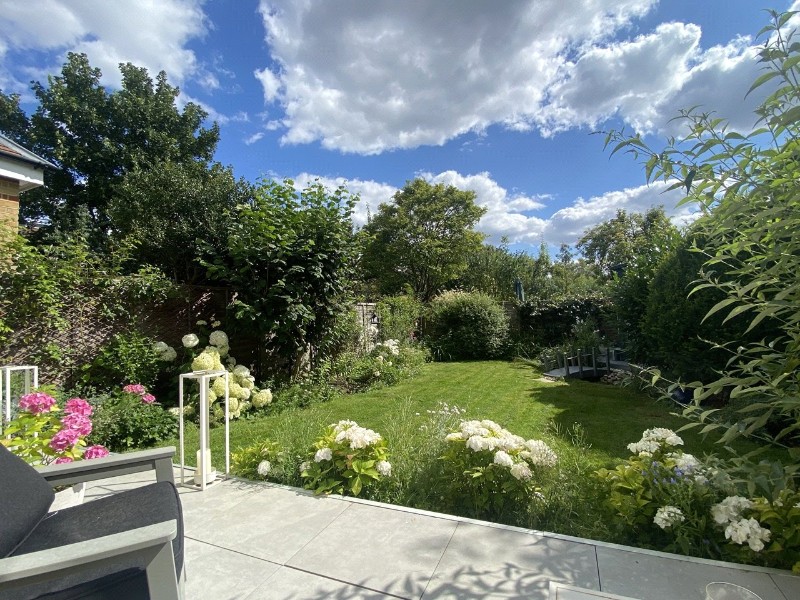 Woodside Grove, Finchley, London, N12