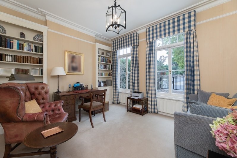 Howards Lane, London, SW15