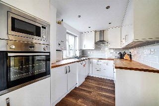 Roman Way, Farnham, Surrey, GU9