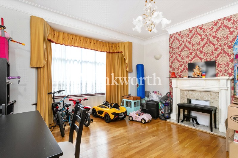 Powys Lane, London, N14