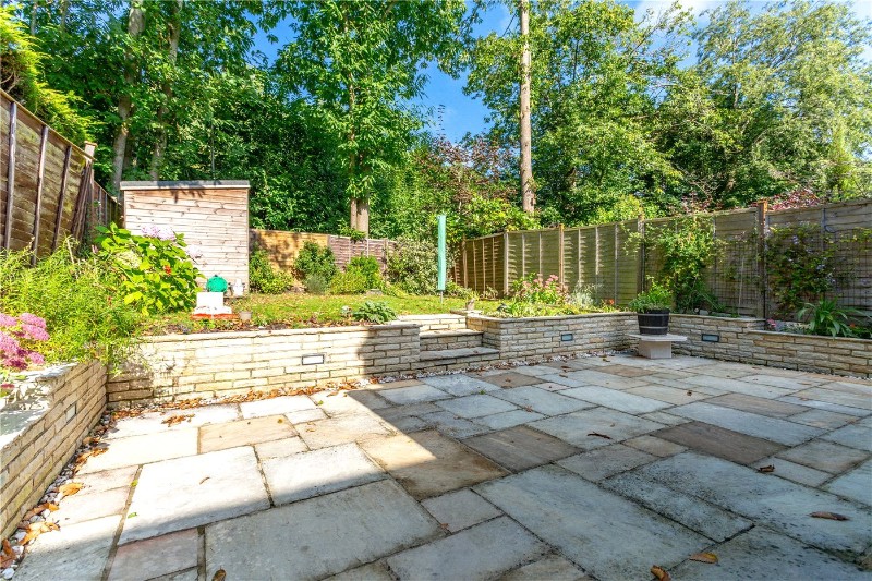 Hawkesworth Drive, Bagshot, GU19