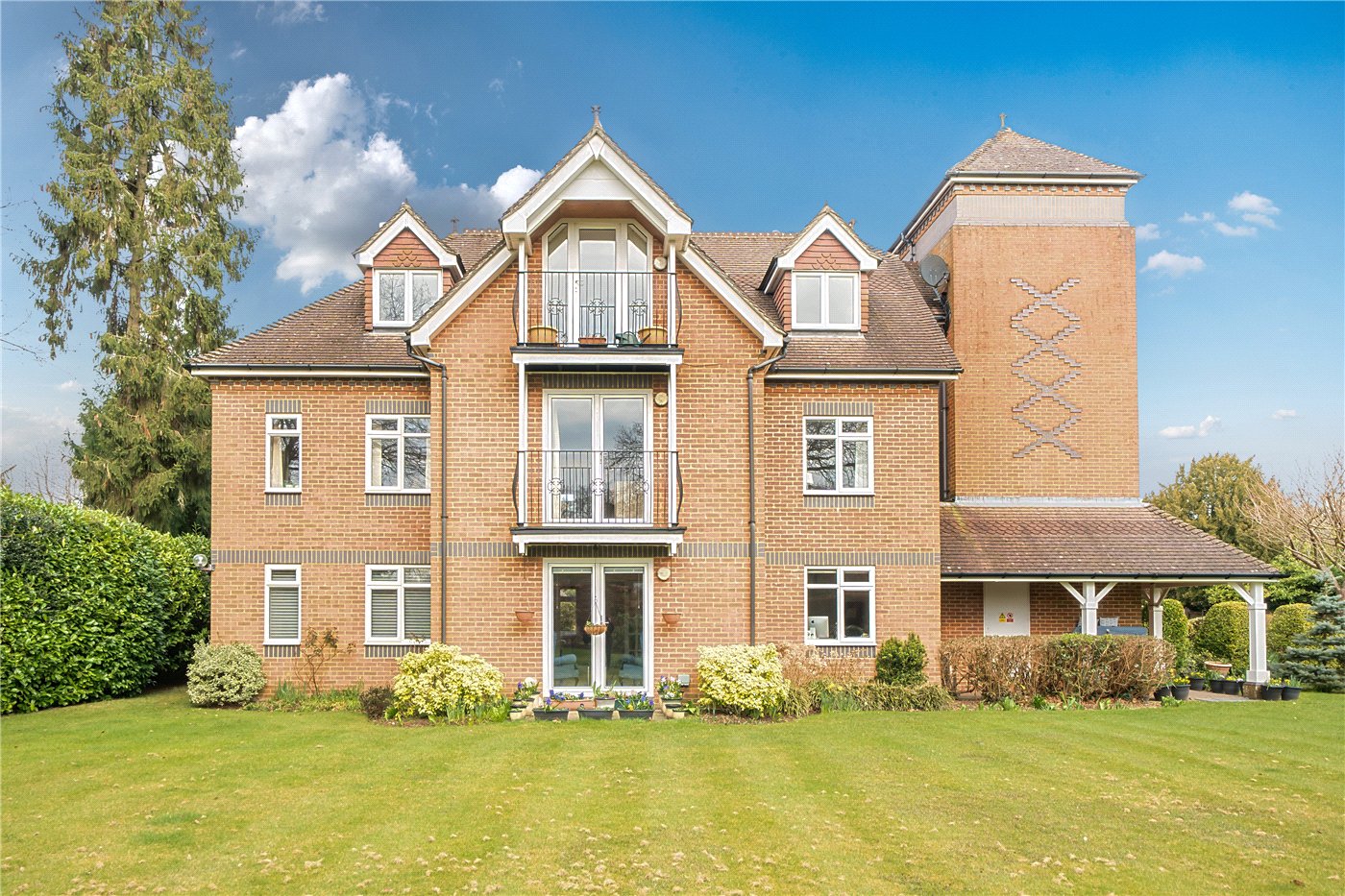 Swingate Road, Farnham, Surrey, GU9