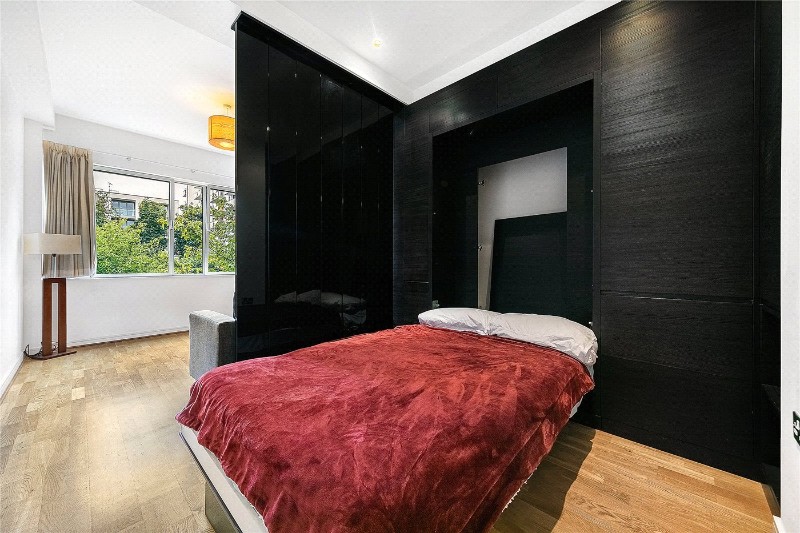Great West Road, Brentford, TW8