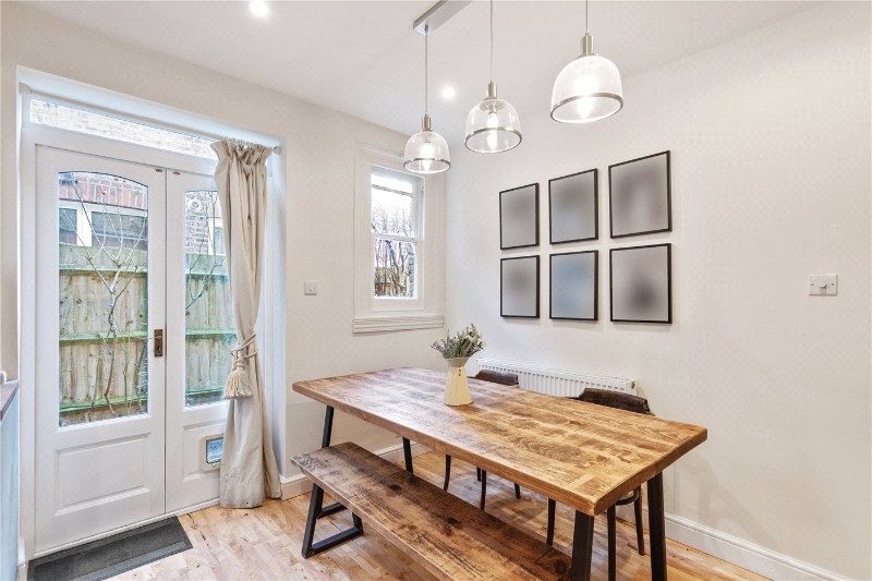 Salford Road, London, SW2