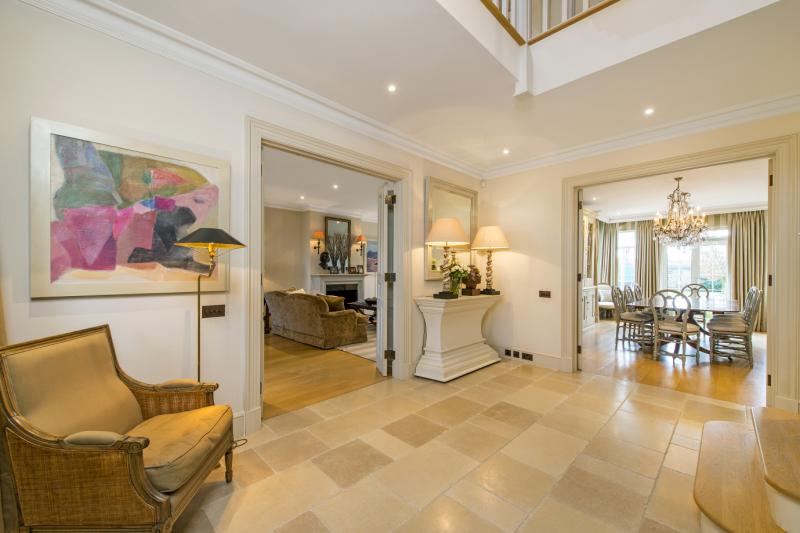 Roedean Crescent, London, SW15
