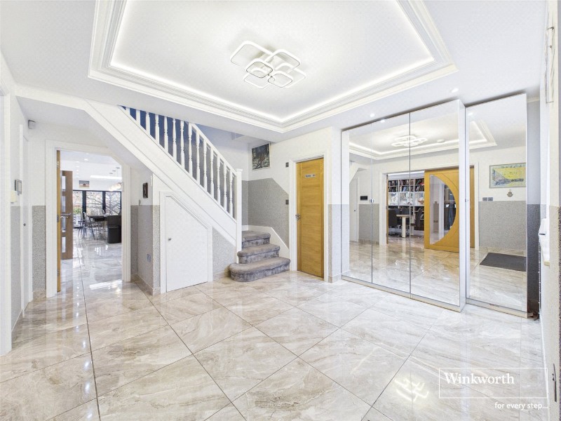 Edgwarebury Lane, Edgware, HA8