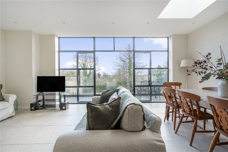 Larkfield Road, Farnham, Surrey, GU9