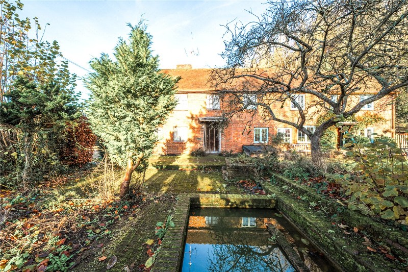 Crondall Lane, Dippenhall, Farnham, Surrey, GU10
