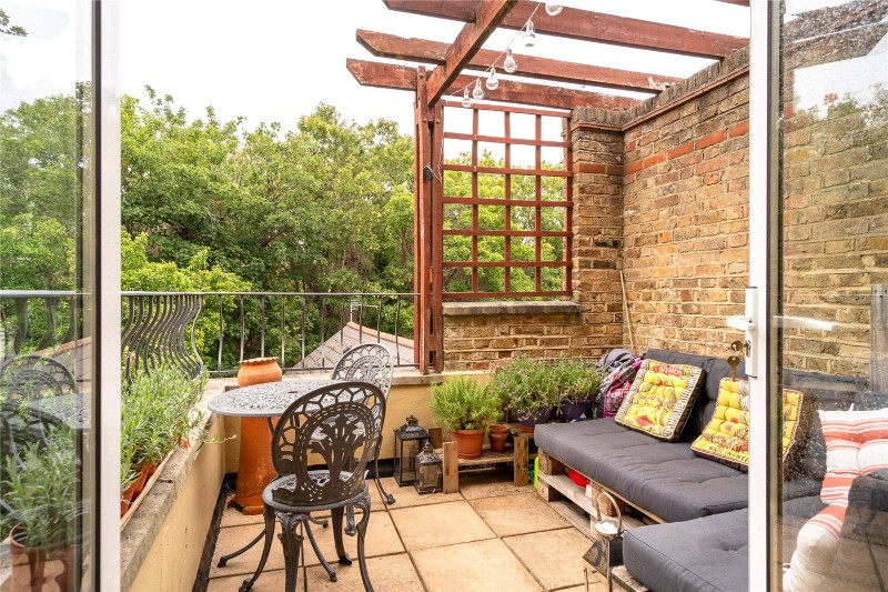 Knollys Road, London, SW16