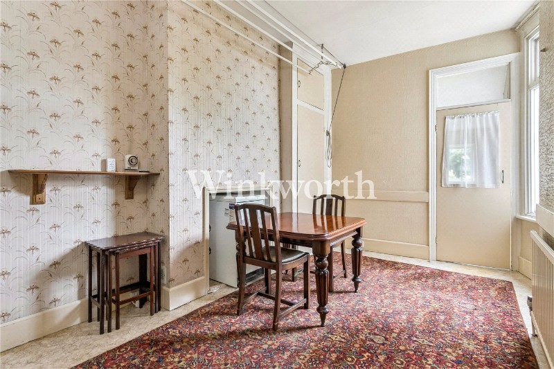 Caversham Avenue, London, N13