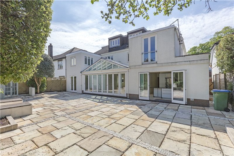 Beverley Close, Barnes, London, SW13