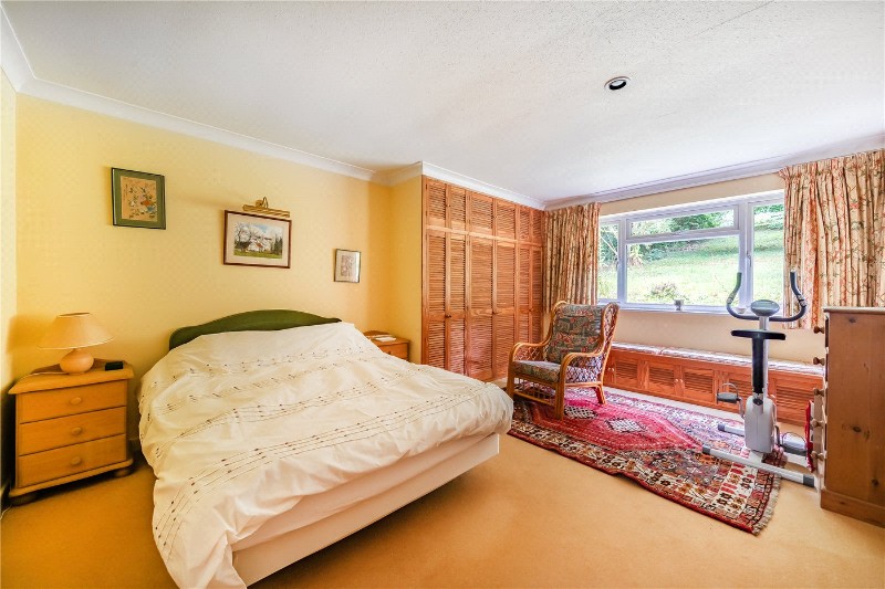 Hale House Lane, Churt, Farnham, Surrey, GU10