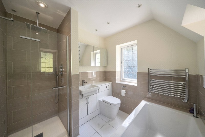 Moor Park Way, Farnham, Surrey, GU9