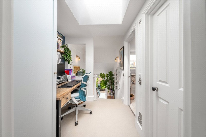 Warwick Avenue, London, W9