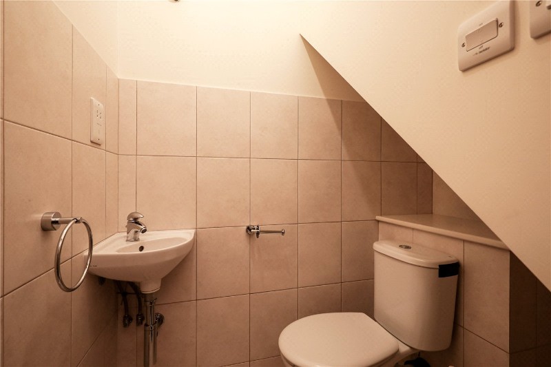 Grosvenor Parade, Uxbridge Road, London, W5