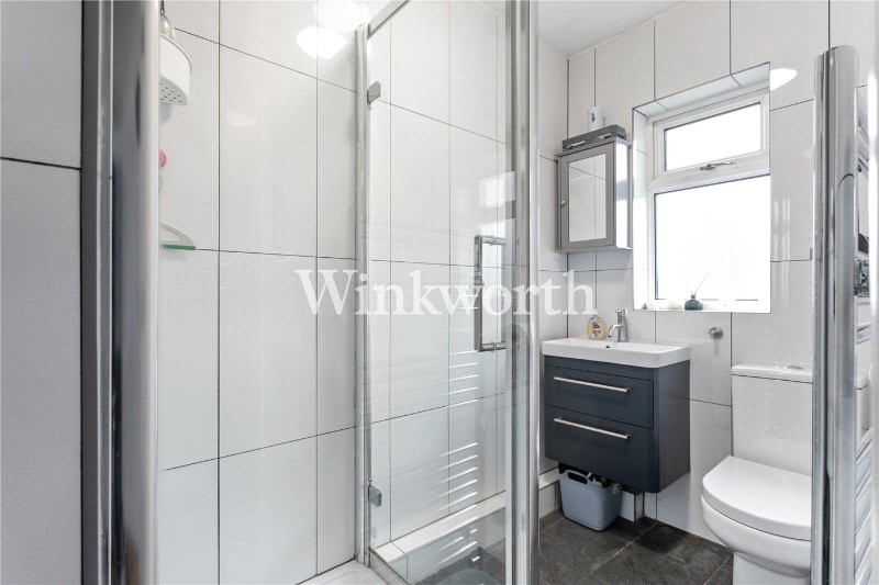 Empire Avenue, London, N18