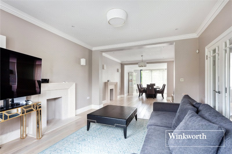 Crooked Usage, Finchley, London, N3