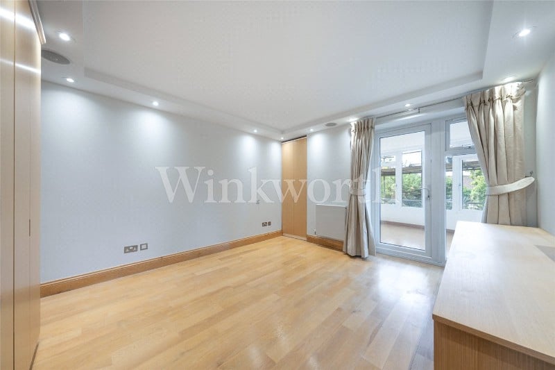 Queens Road, London, NW4