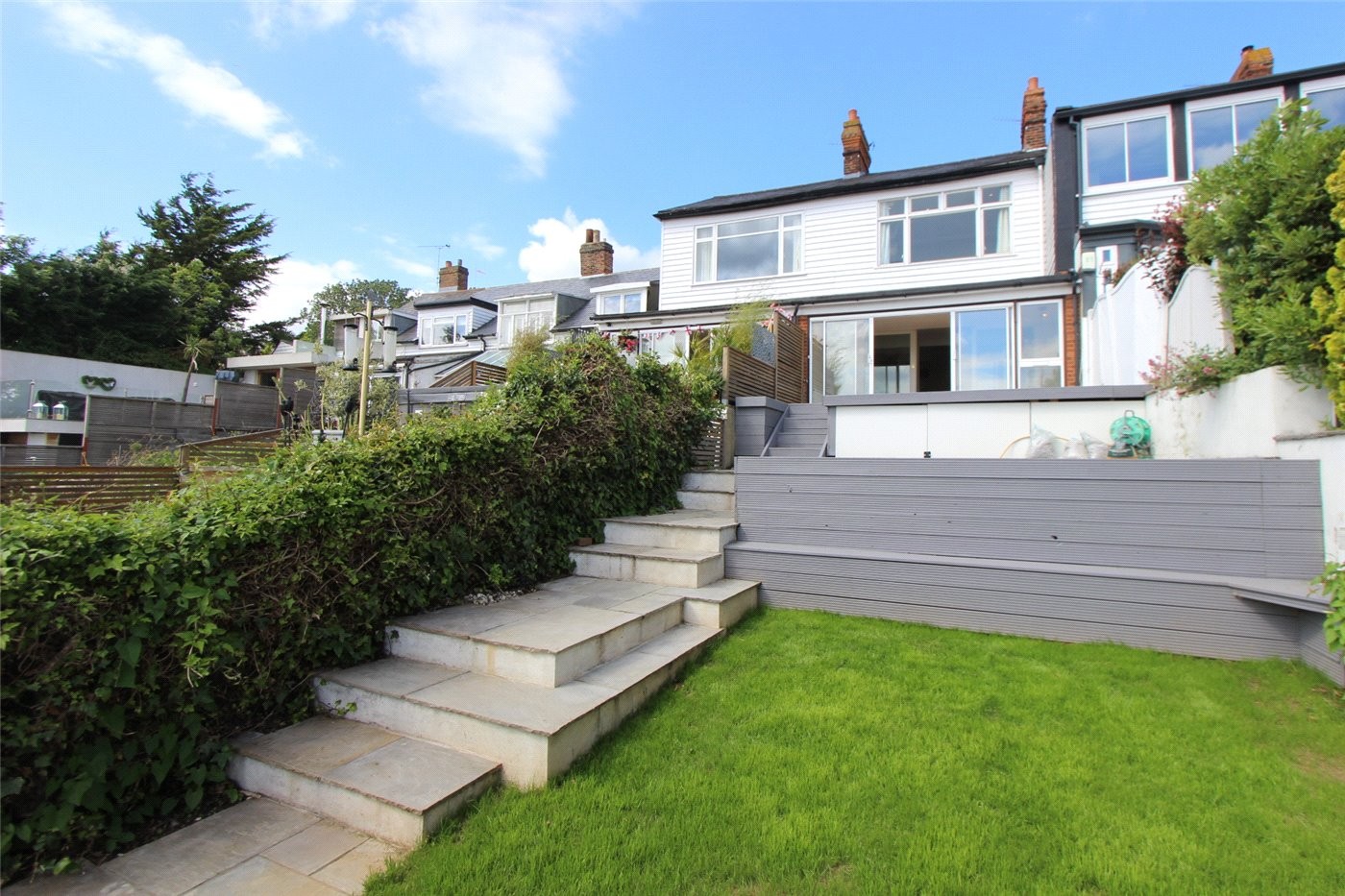 3 bedroom property to rent in Woodfield Road, LeighonSea, Essex, SS9