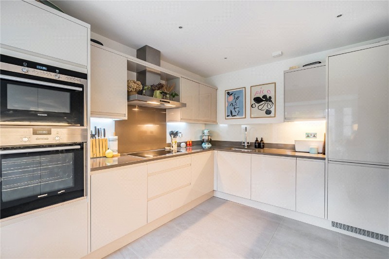 Nettlecombe Close, Farnham, Surrey, GU9