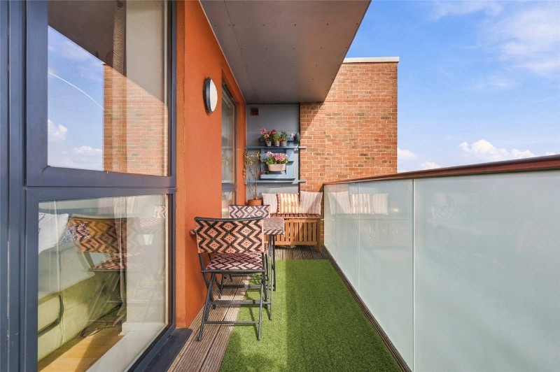 Bathurst Square, London, N15