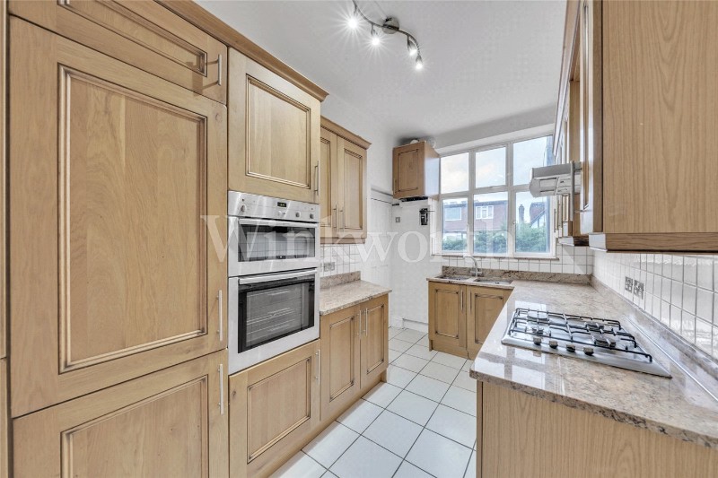 Golders Green Road, London, NW11