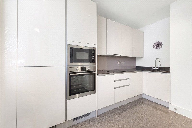 Narrowboat Avenue, Brentford, TW8