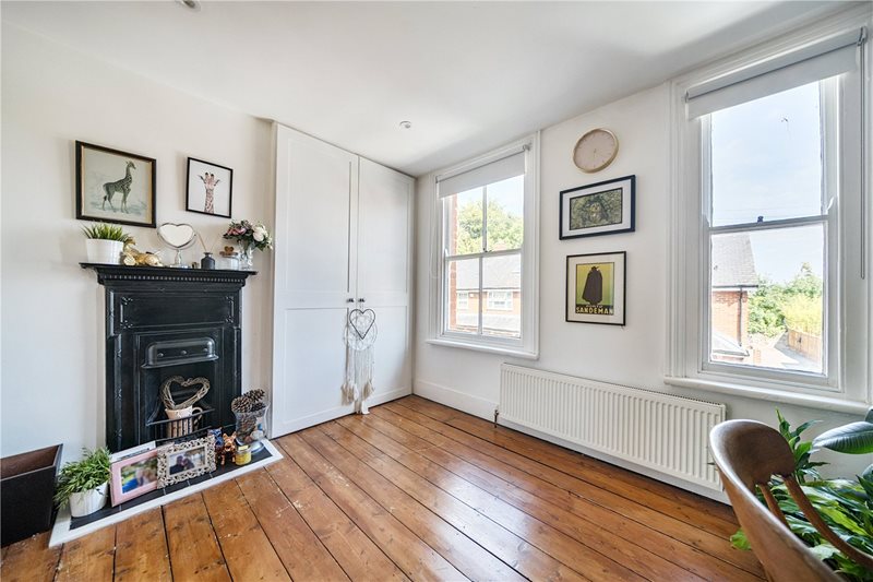 Wykeham Road, Farnham, Surrey, GU9