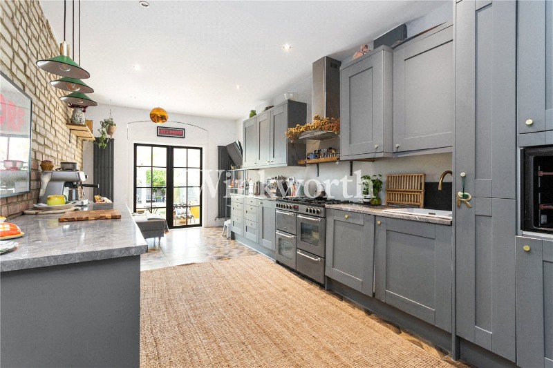 New River Crescent, London, N13